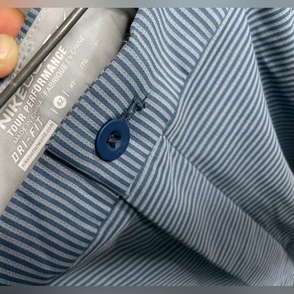 Beautiful Nike Golf Shorts - Picture 3 of 3